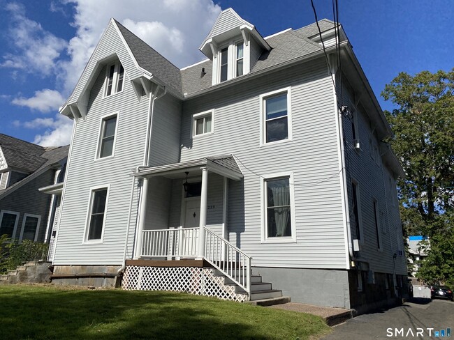 Building Photo - 239 Edwards St