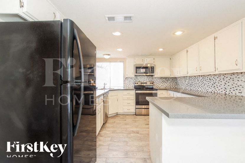 Building Photo - 3802 W Juniper Ave