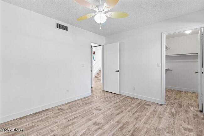 Building Photo - 1041 E Kristal Way