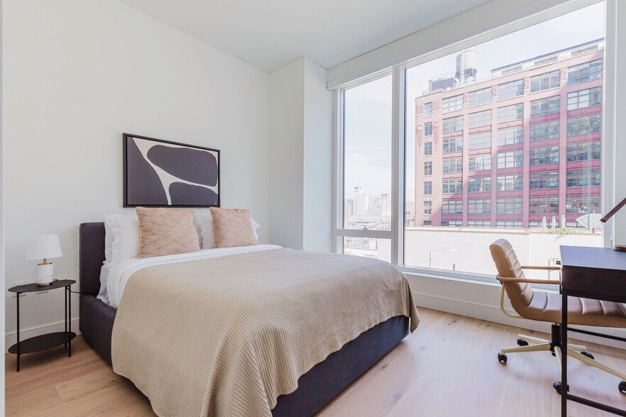 Building Photo - 312 W 43rd St