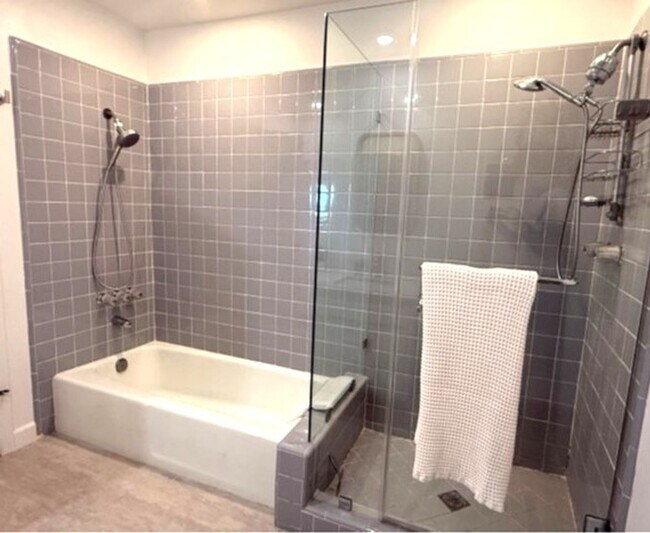 Building Photo - Furnished Multi-Level Townhome in South Redondo Beach – Available for 6–12 Months