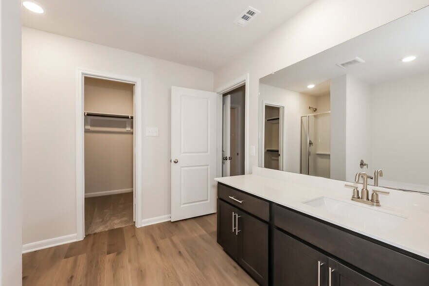 Building Photo - 1218 Kings Pl