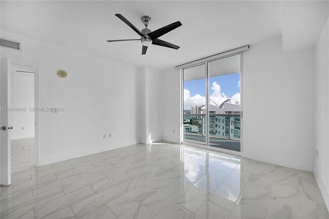 Building Photo - 7900 Harbor Island Dr