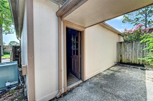 Building Photo - 2610 Princess Ln