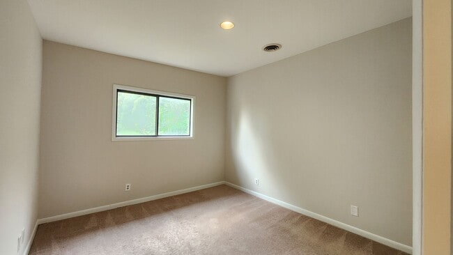 Building Photo - Affordable Condo with New Kitchen and Bath