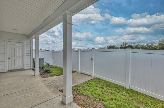 Building Photo - Brand New Luxury Townhome! 3 BR, 2.5 BA, 2 Car Garage, Pool, Dog Park, and More!