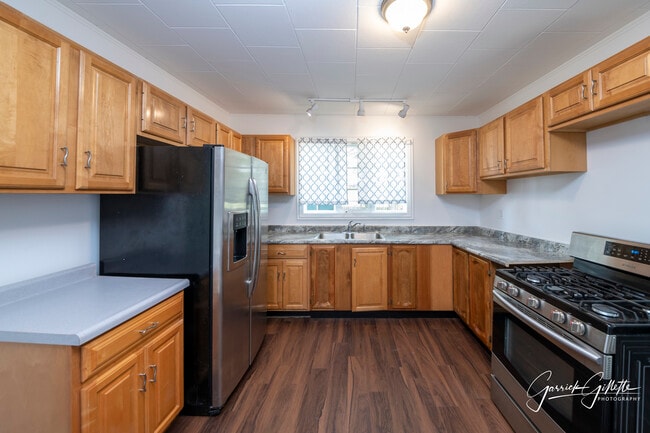 Building Photo - 213 N Main St