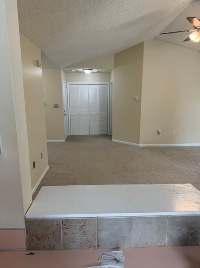 Building Photo - Ranch Home with 3BR/2BA