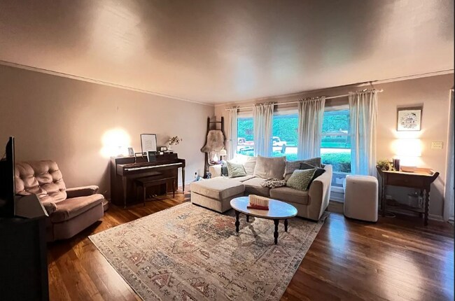 Building Photo - 5316 W River Rd