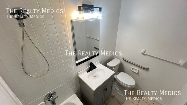 Building Photo - 1984 Agora Cir SE