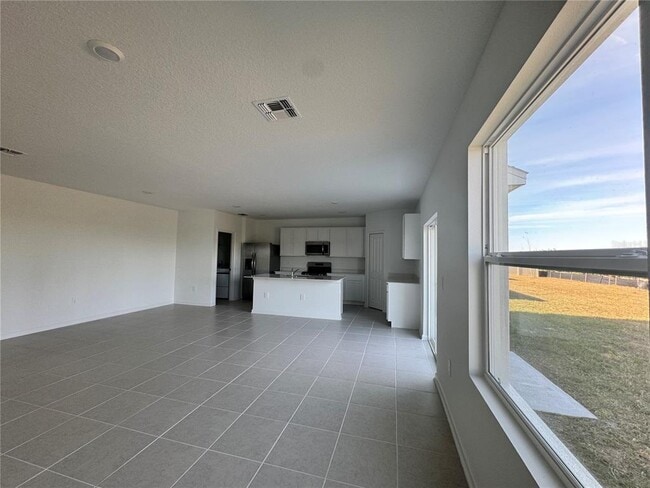 Building Photo - 2167 Chris Dr