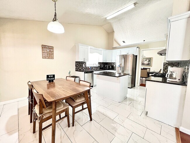 Building Photo - 2660 Cambridge Park Dr NW