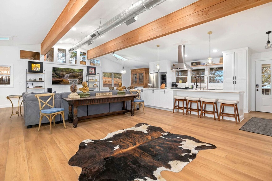 Building Photo - 1158 N Sunset Dr