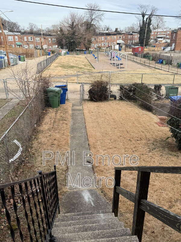 Building Photo - 917 Kevin Rd