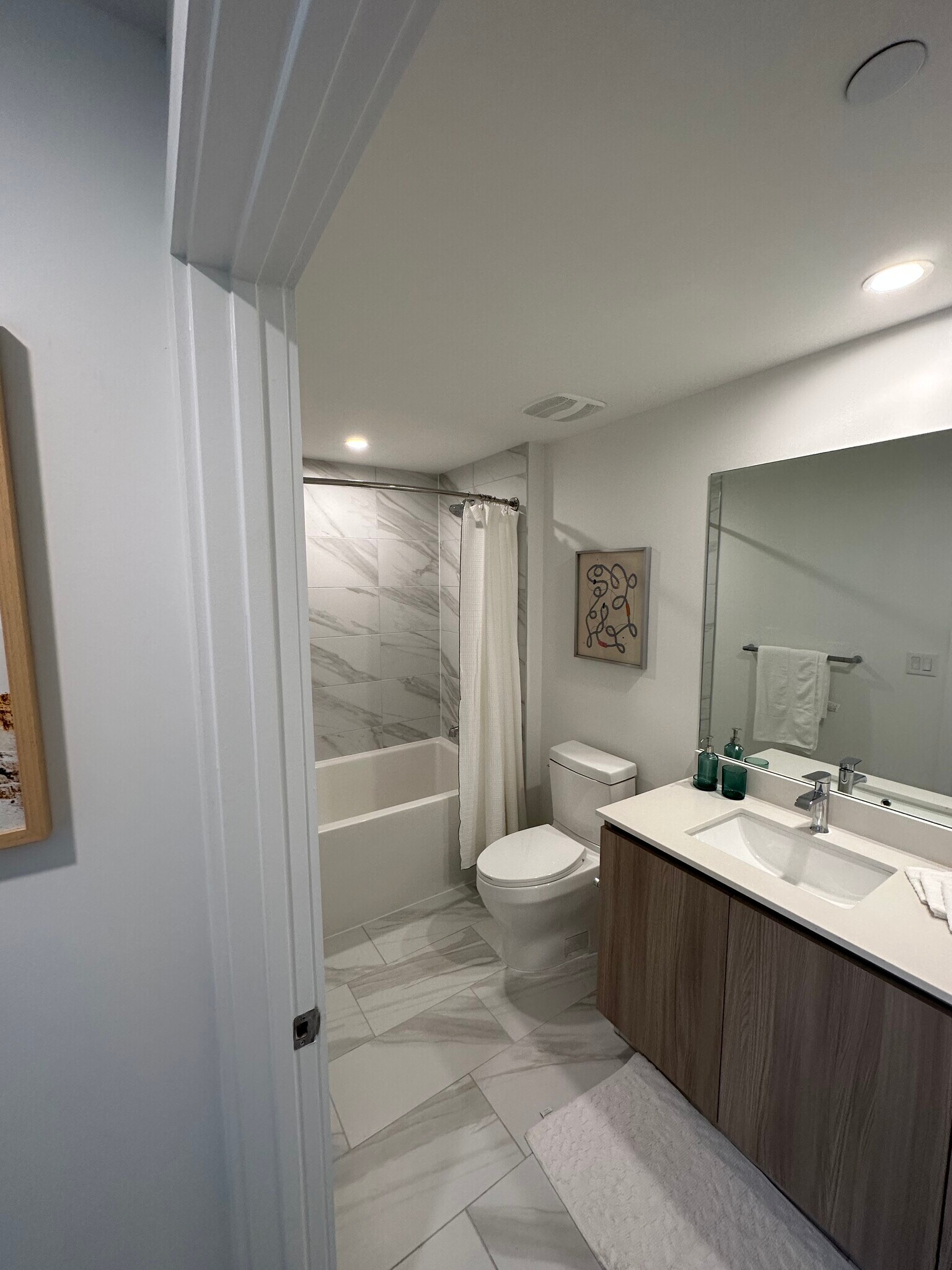 Building Photo - 405 W 69th Pl