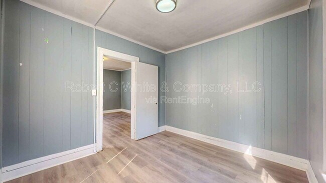 Building Photo - 31 William St