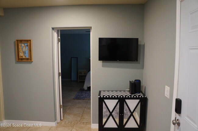 Building Photo - 483 Church St