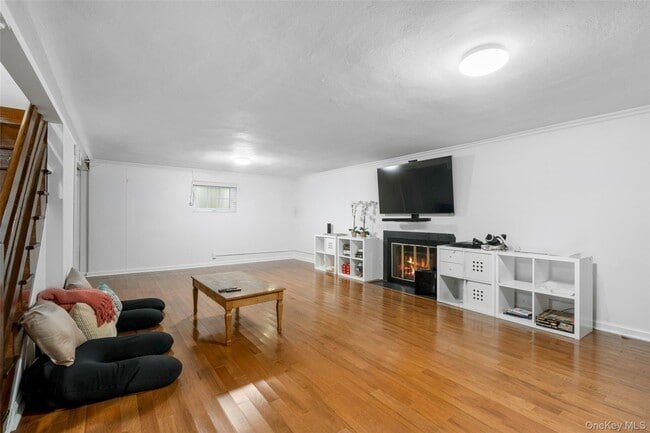 Building Photo - 8 Church Ln S