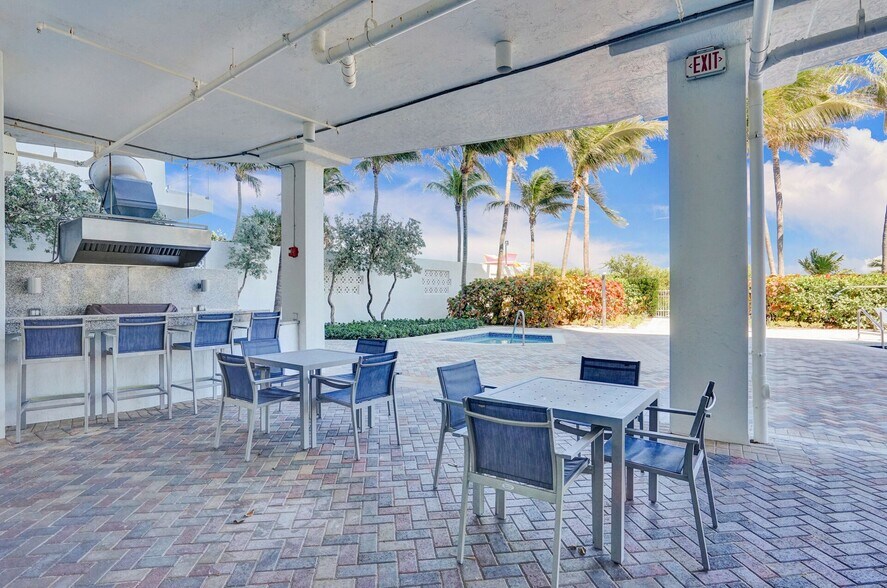 Building Photo - 6515 Collins Ave