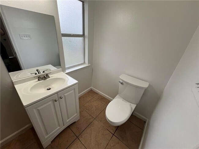 Building Photo - 7702 Belcrest Pl