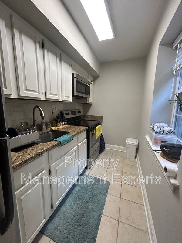 Building Photo - 1322 Fort Myer Dr