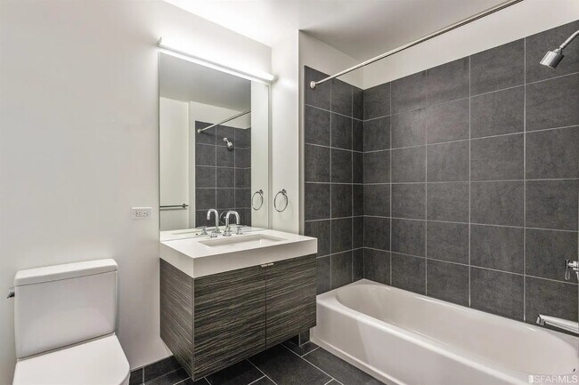 Building Photo - 1688 Pine St