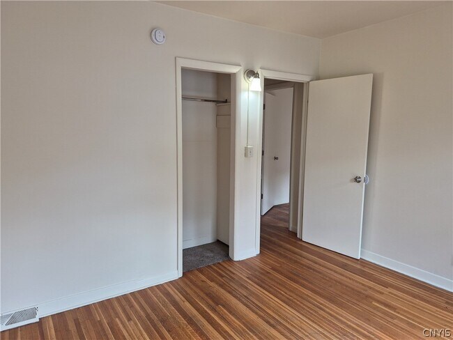 Building Photo - 406 Laforte Ave