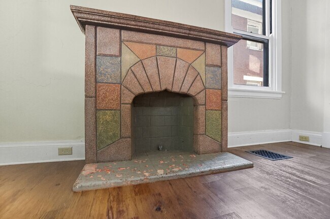 Building Photo - Emming Duplex