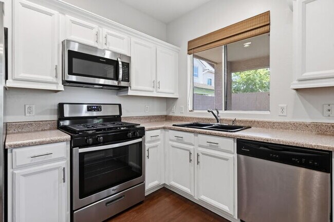 Building Photo - 4265 E Windsor Dr