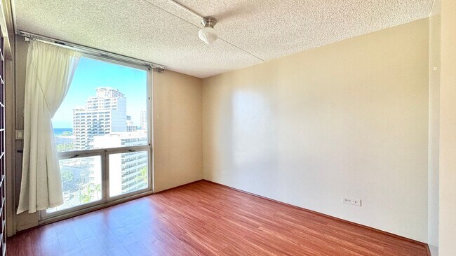 Building Photo - CONVENIENTY LOCATED AND SPACIOUS 2BD/2BA C...