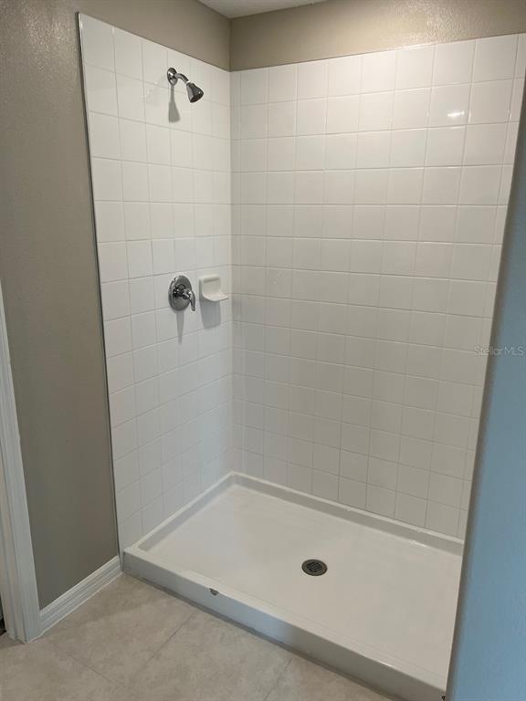 Building Photo - 580 Royal Empress Dr