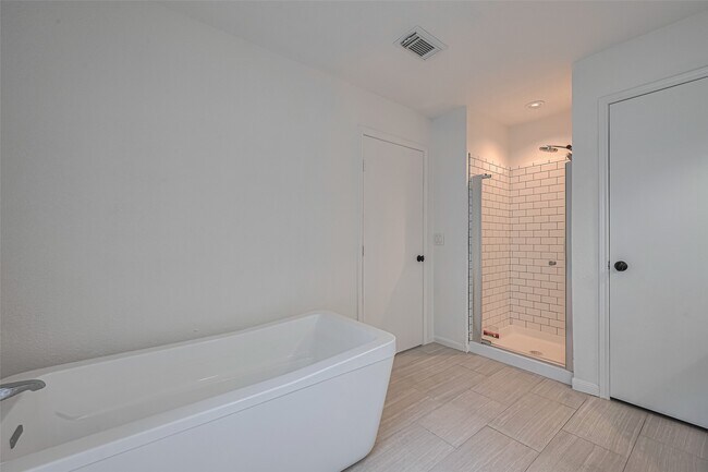 Building Photo - 3 Sandpebble Dr