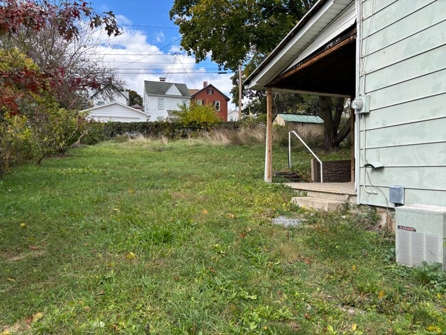 Building Photo - 1308 17th Ave