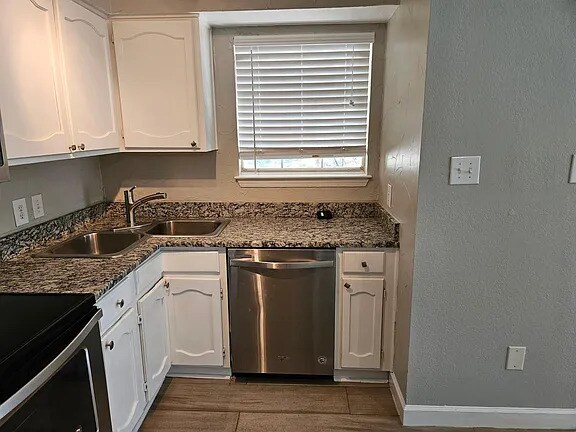 Building Photo - 1467 Meadowood Village Dr