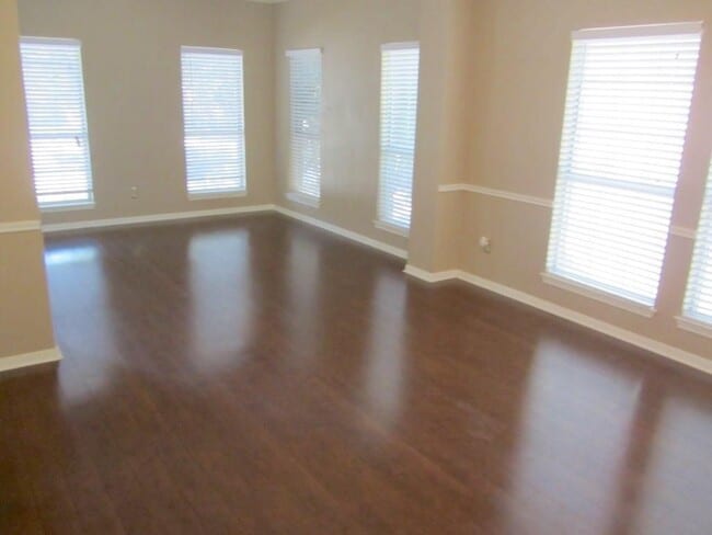 Building Photo - 1815 Hickory Ridge Cove