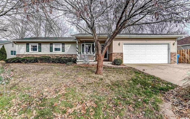 Building Photo - ROCHESTER 3 bedroom 2 bath AVAILABLE NOW!