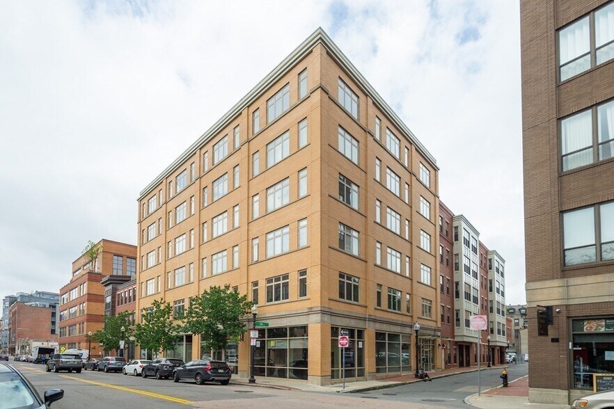 Building Photo - 35 Fay St