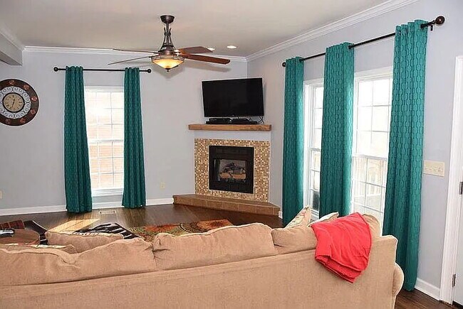 Building Photo - Discover Potential: Expansive 2,439 Sq Ft Space in Vibrant Nashville Locale!