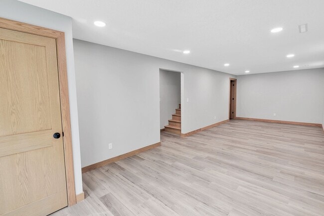 Building Photo - 3+ Bedroom Home in Quiet Neighborhood