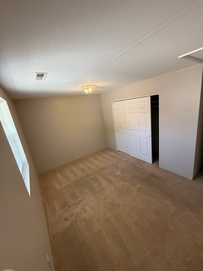Building Photo - 12 Twin Willows Dr