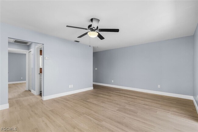 Building Photo - 527 SE 6th Ave