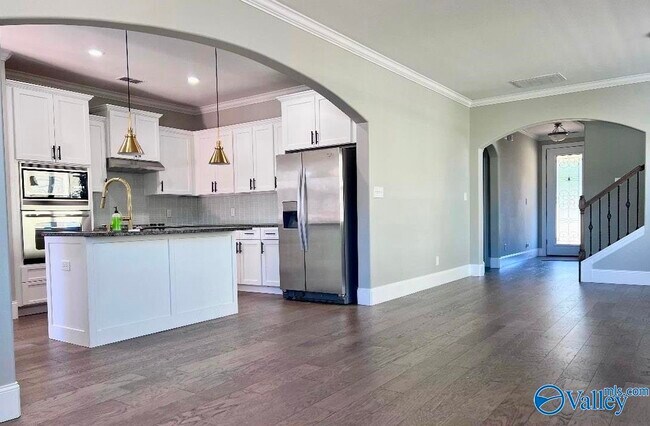 Building Photo - 1111 Pegasus Dr NW