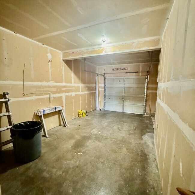 Building Photo - 1617 Cd&#39;A Ave.