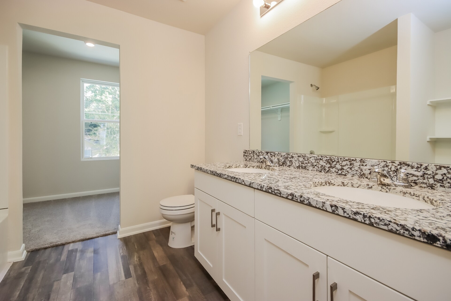 Building Photo - 303 Big Oak