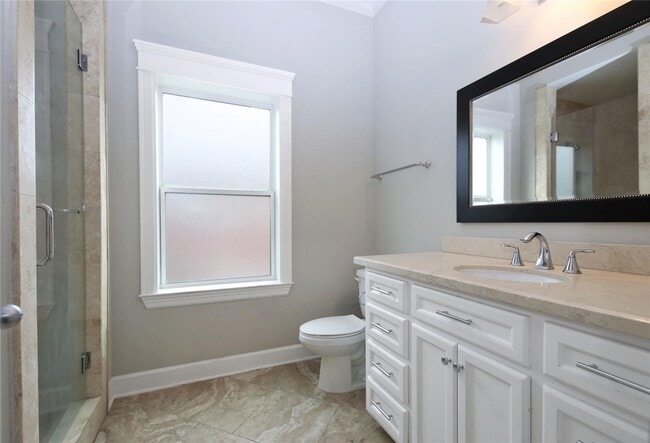 Building Photo - 2114 Bidwell Dr