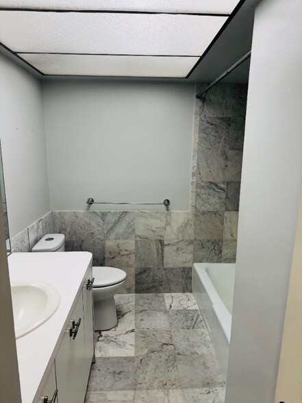 Building Photo - 1527 S Flagler Dr