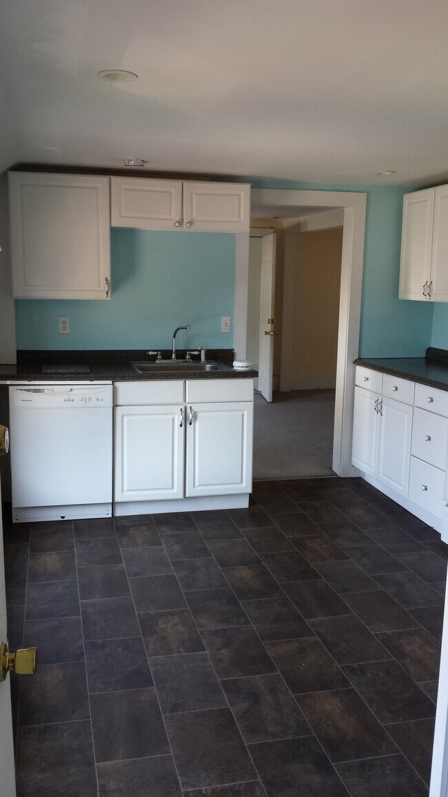 Kitchen into living room - 50 Douglass St