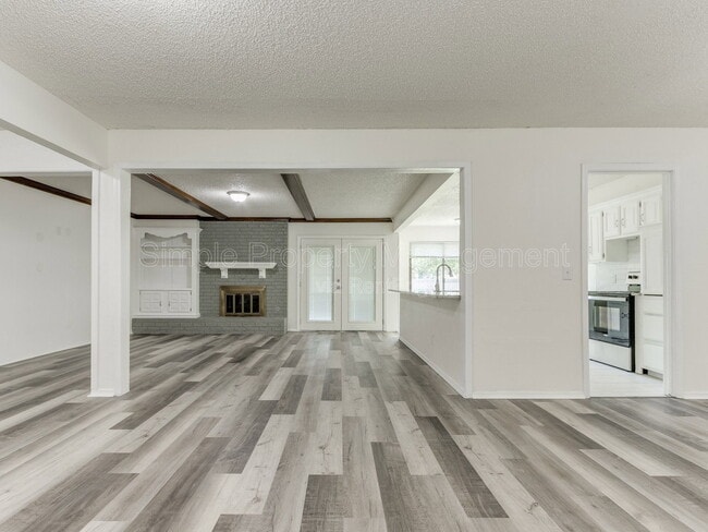 Building Photo - 704 Pepperdine Ave