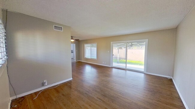 Building Photo - Lovely 3 Bed 1.5 Bath House in Whittier!