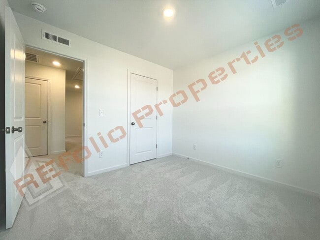 Building Photo - Rental Resort Living! Gorgeous End Unit 3 Story 4 bedroom, 3.5 bathroom Bradley Townhome With Man...